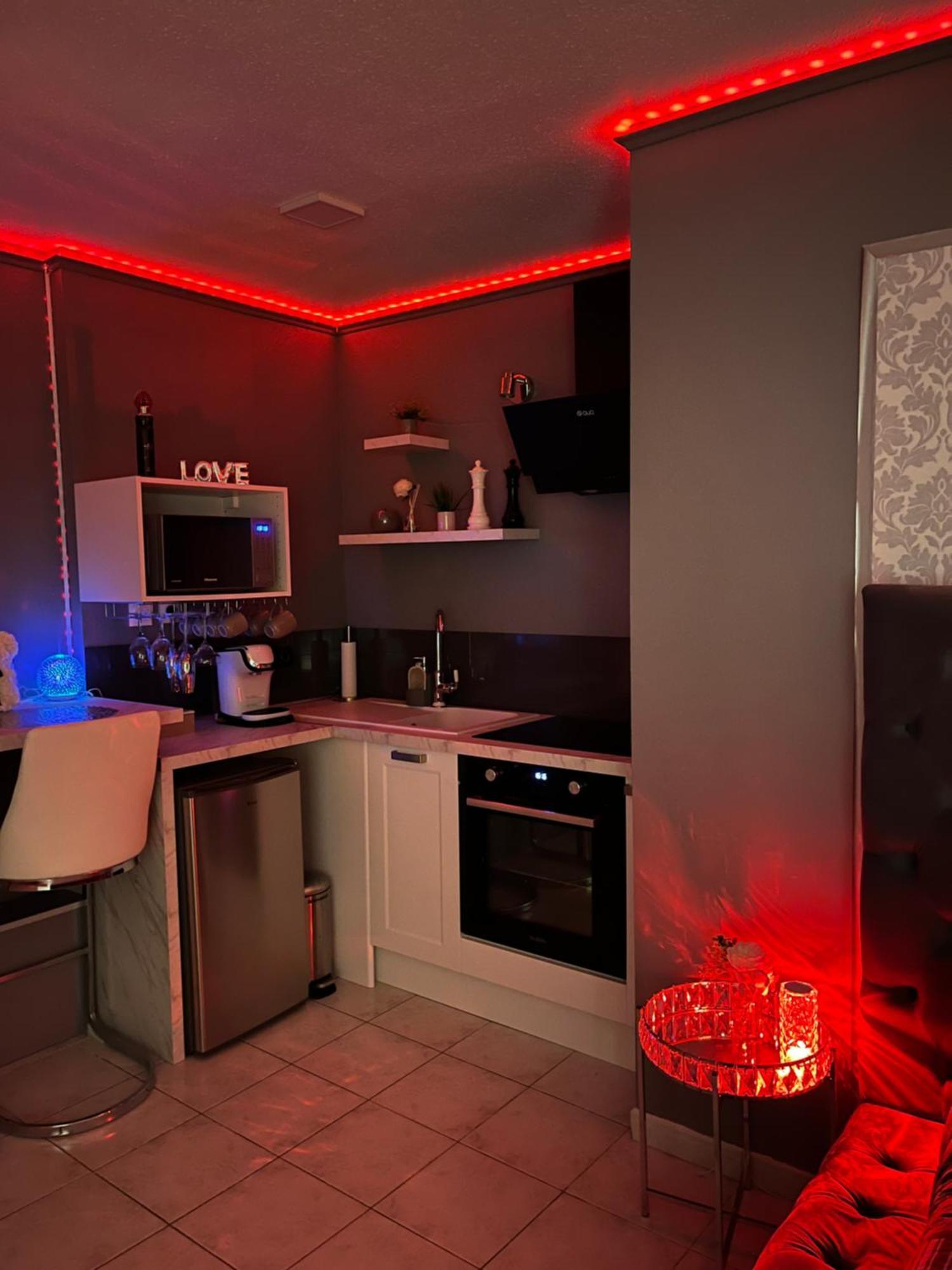 « Le Boudoir D'Elodie » Le Spa Romantique Saint-Léonard Esterno foto